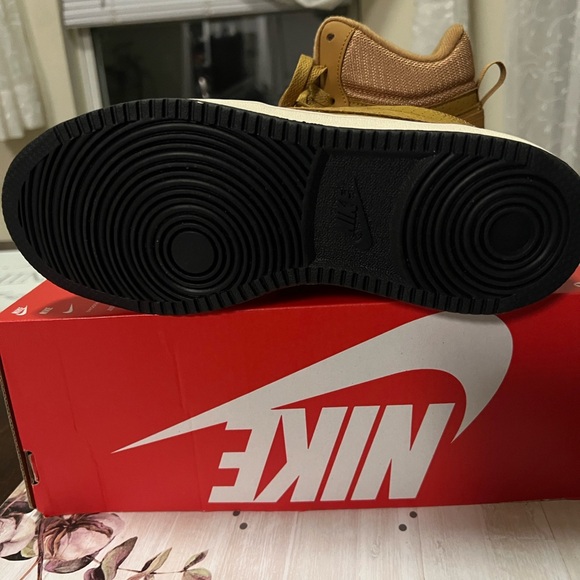 Nike boys court borough mid GS sneakers size 6Y new /box without lid - Picture 5 of 8